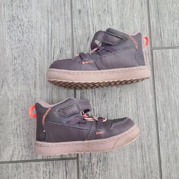 OshKosh B'Gosh toddler ankle high taupe colored sneakers size 8 - Picture 8 of 12